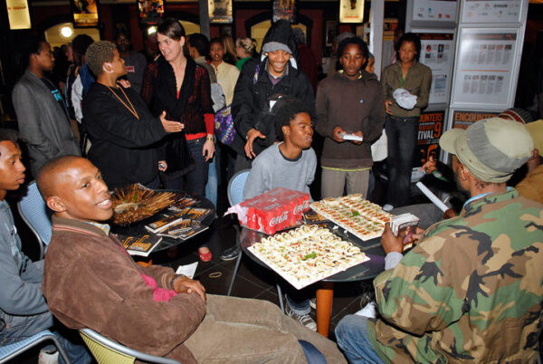 Inreach members having a snack with encounters staff
